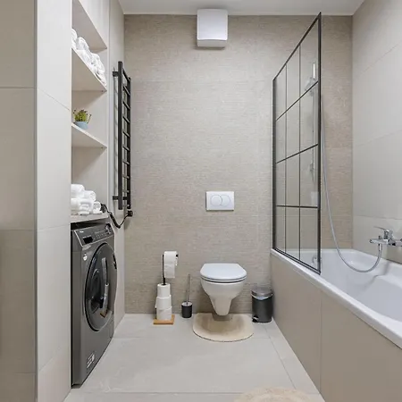 3 Bedroom W Garage And Balcony * 부다페스트