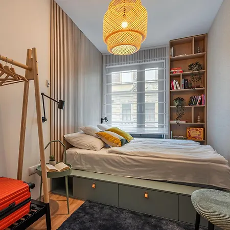 Apartment 3 Bedroom W Garage And Balcony Budapest