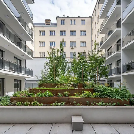 3 Bedroom W Garage And Balcony Budapest