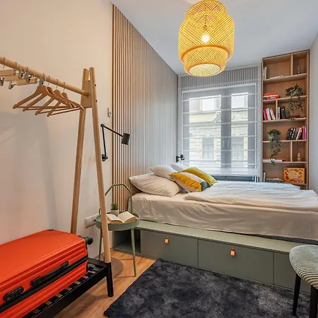 3 Bedroom W Garage And Balcony Apartment