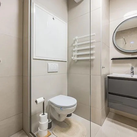 3 Bedroom W Garage And Balcony *