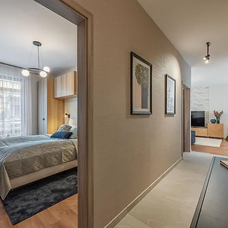 3 Bedroom W Garage And Balcony * 부다페스트