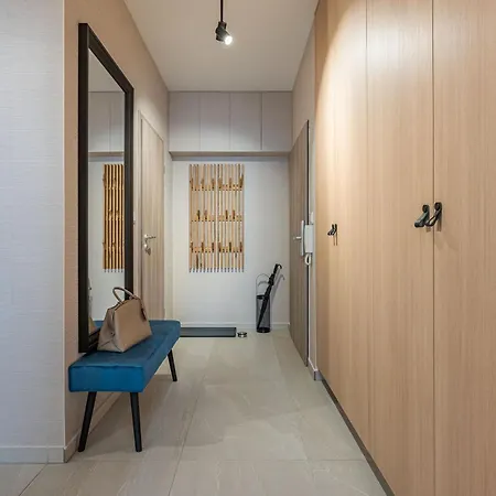 3 Bedroom W Garage And Balcony Apartment *