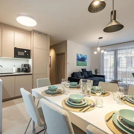 3 Bedroom W Garage And Balcony