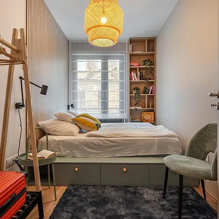 3 Bedroom W Garage And Balcony