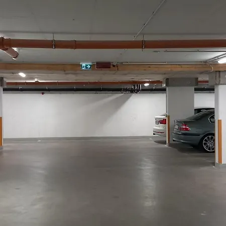 Apartment 3 Bedroom W Garage And Balcony *