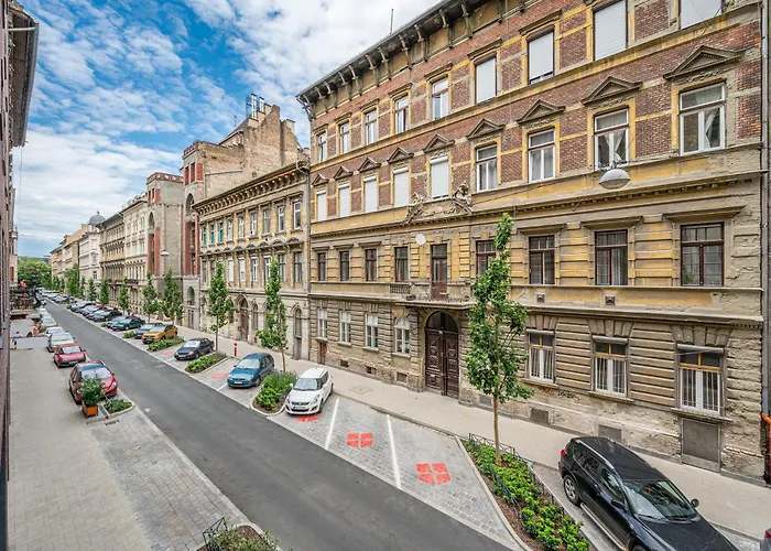 Appartamento 3 Bedroom W Garage&balcony *