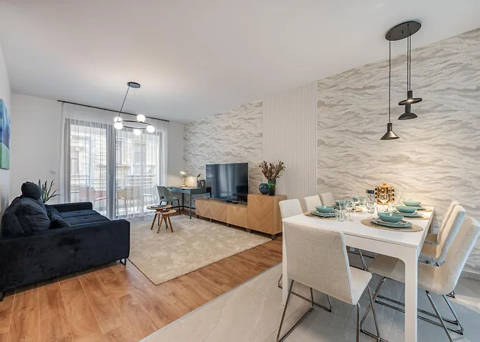 3 Bedroom W Garage&balcony *