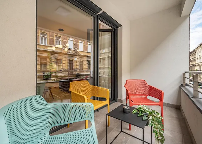 3 Bedroom W Garage&balcony Appartamento Budapest