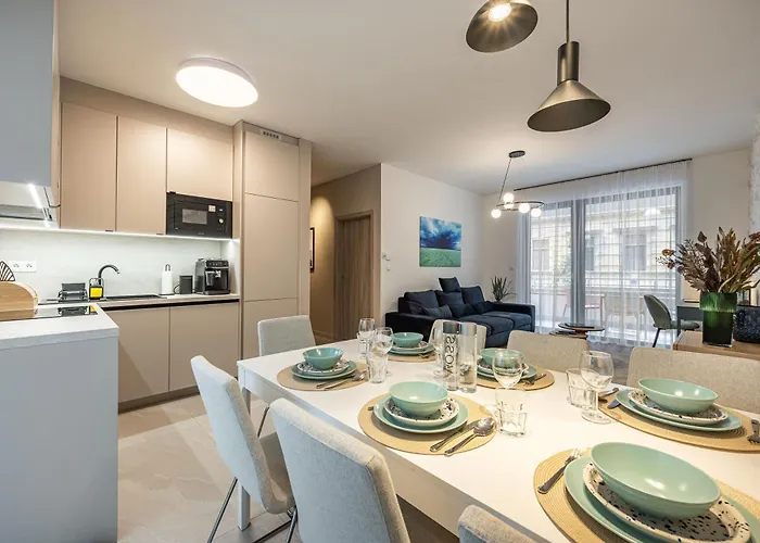3 Bedroom W Garage&balcony