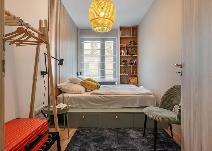 3 Bedroom W Garage&balcony