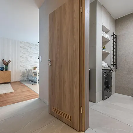 3 Bedroom W Garage And Balcony * 布达佩斯