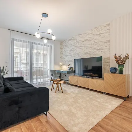 Appartement 3 Bedroom W Garage And Balcony Boedapest