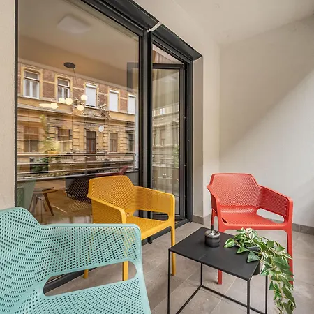 3 Bedroom W Garage And Balcony Appartement Boedapest