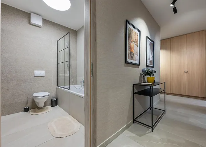 3 Bedroom W Garage And Balcony Apartmán
